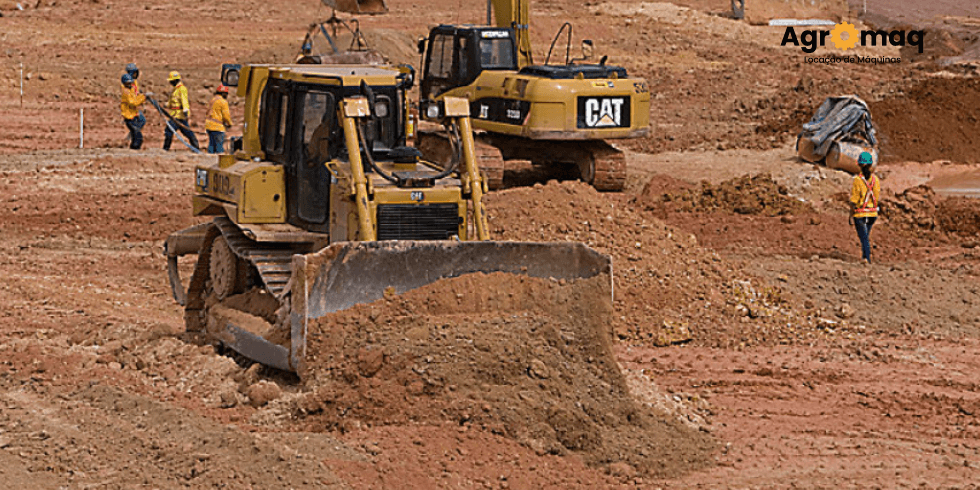 Locação de Trator de Esteira: Dicas Para Garantir Eficiência e Segurança na Obra  
